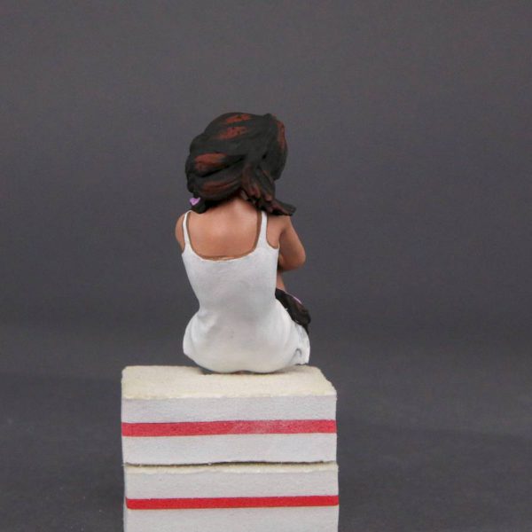 Painted Resin Figure of Woman (A9198 Z84)