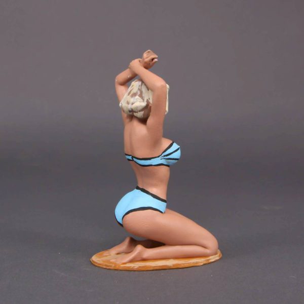 Painted Resin Figure of Woman (A9393 Z485)