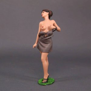 Painted Resin Figure of Woman (A9410 Z525)
