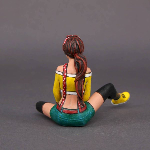 Painted Resin Figure of Woman (A9416 Z827)