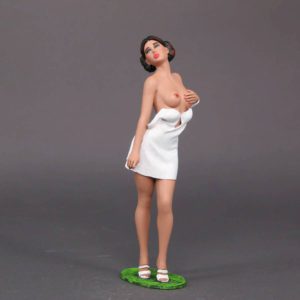 Painted Resin Figure of Woman (A9446 Z525)