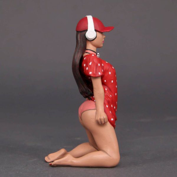 Painted Resin Figure of Woman (A9530 Z97A)