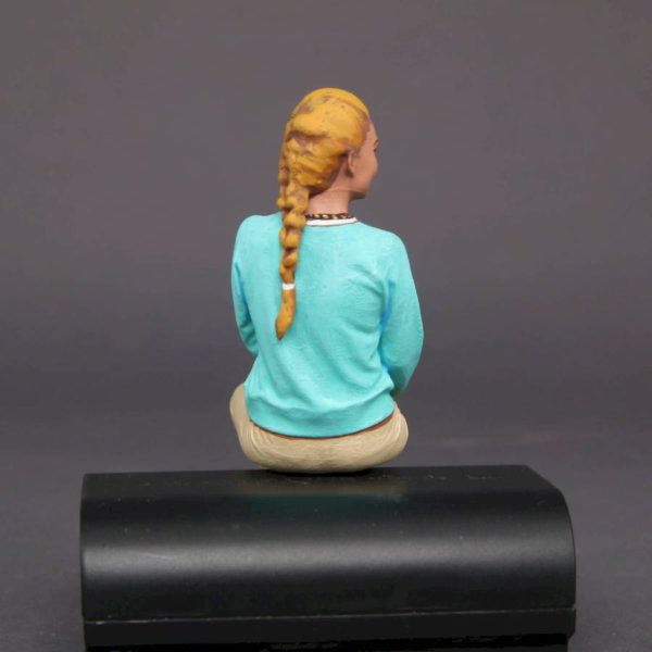 Painted Resin Figure of Woman (A9535 Z596)