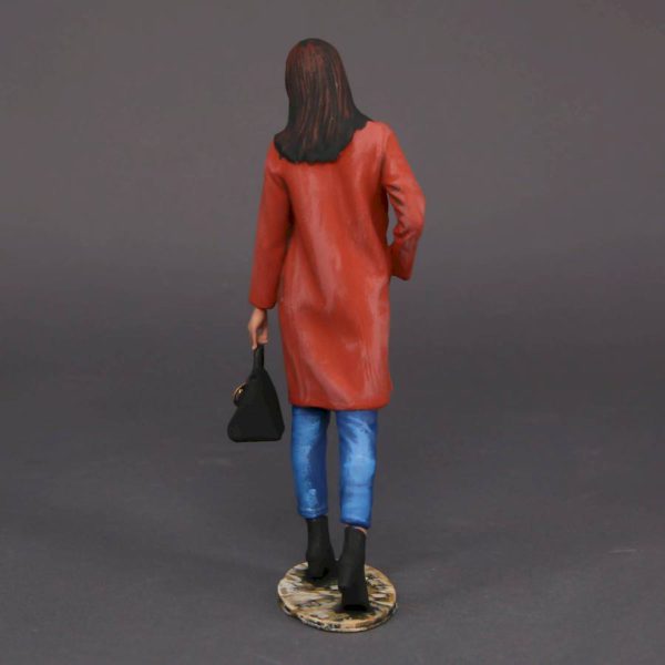 Painted Resin Figure of Woman (A9559 Z537)