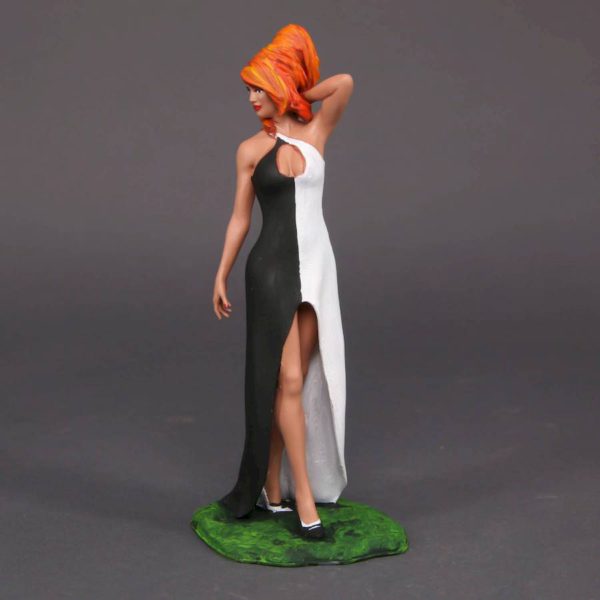 Painted Resin Figure of Woman (A9563 Z86)
