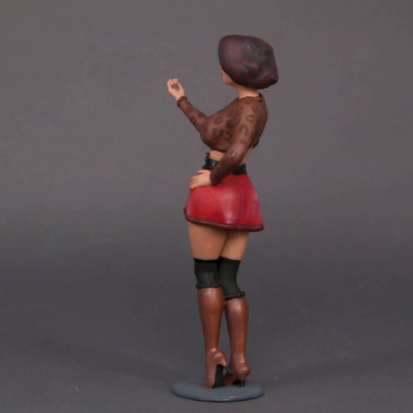 Painted Resin Figure of Woman (A9574 Z675)