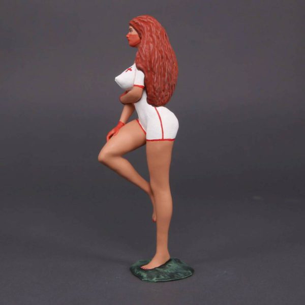 Painted Resin Figure of Woman (A9615 Z639)