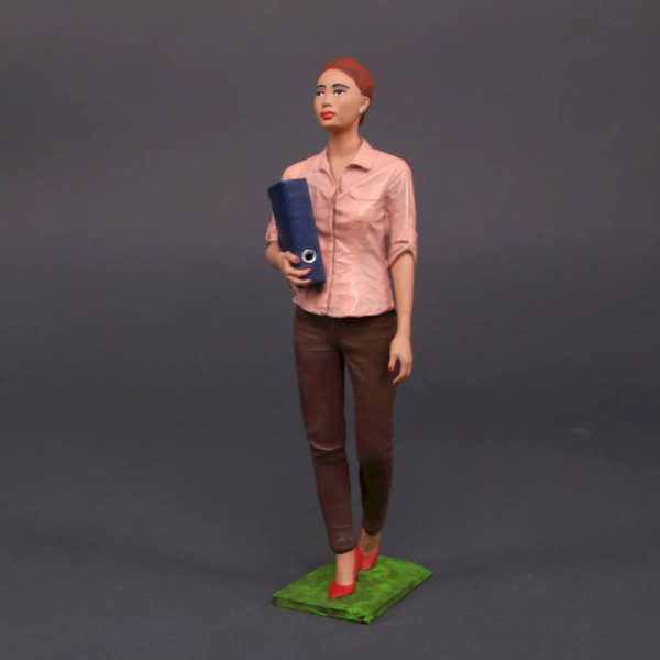 Painted Resin Figure of Woman (A9616 Z643)