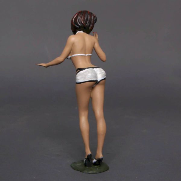 Painted Resin Figure of Woman (A9815 Z996)