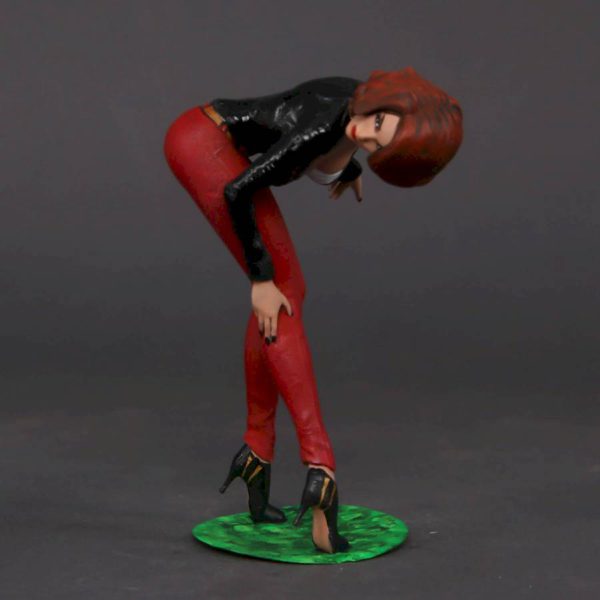 Painted Resin Figure of Woman (A9843 Z412)