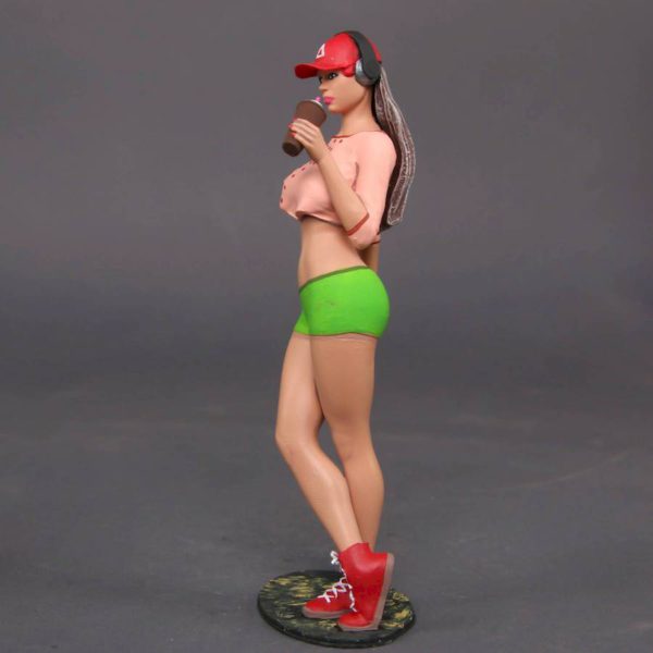 Painted Resin Figure of Woman (A9927 Z526)