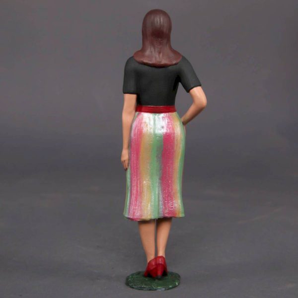 Painted Resin Figure of Woman (A9928 Z820)