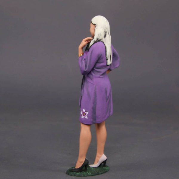 Painted Resin Figure of Woman (A9933 Z807)