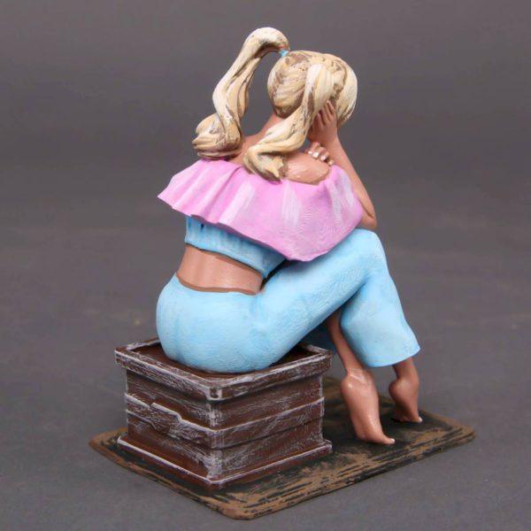 Painted Resin Figure of Woman (A9953 Z648)