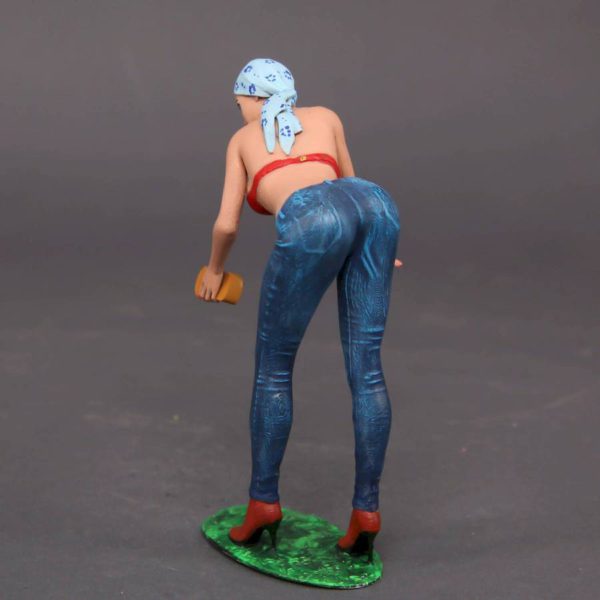 Painted Resin Figure of Woman (A9964 Z527)