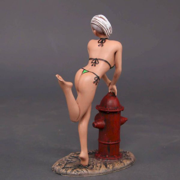 Painted Resin Figure of Woman (A9975 X046)